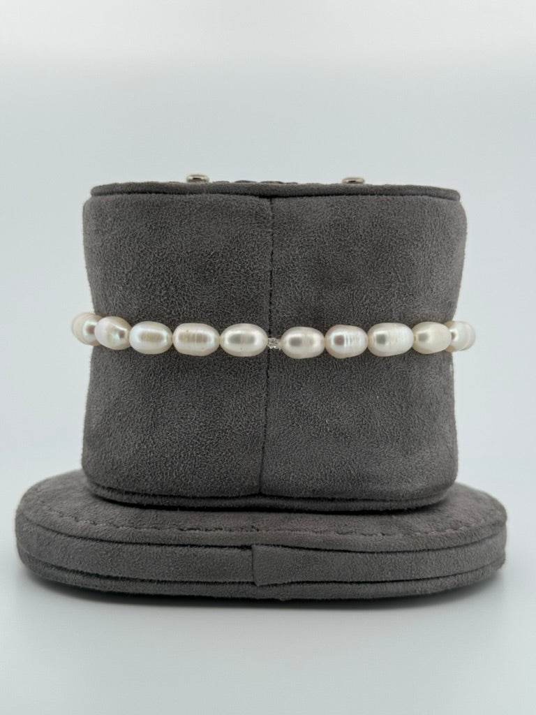 White Pearl Stretch Beaded Bracelet