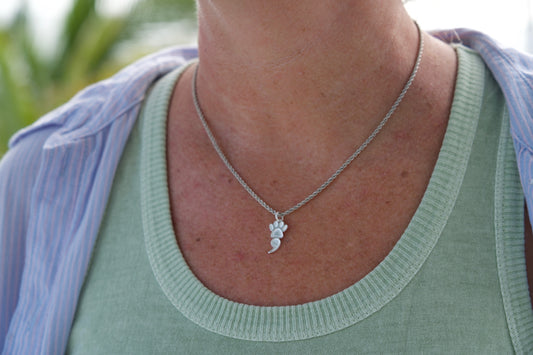 16mm Outlined Pawmicolon Pendant